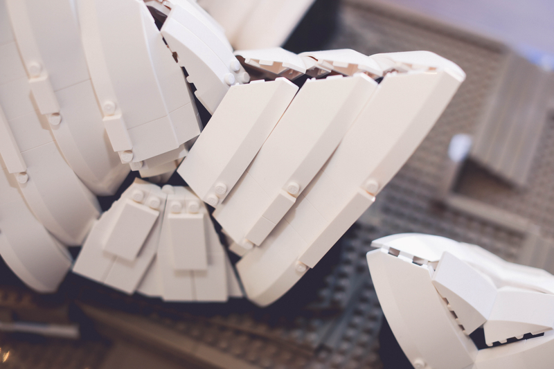 Illustration for article titled Review: Lego Sydney Opera House is 2,989 bricks of awesome